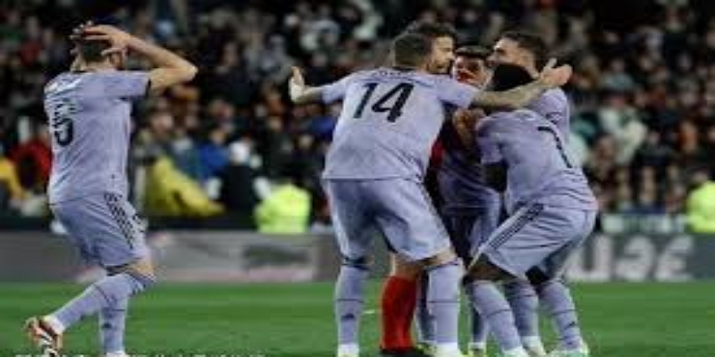 比赛中断25分钟，西甲赛场陷入震荡-bb体育