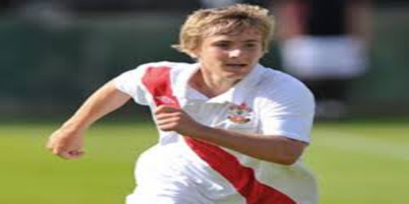 伤病争议：铲球动作与裁判判罚分析-bb体育